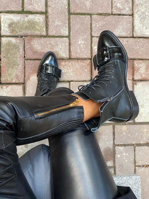 Монки с пряжкой